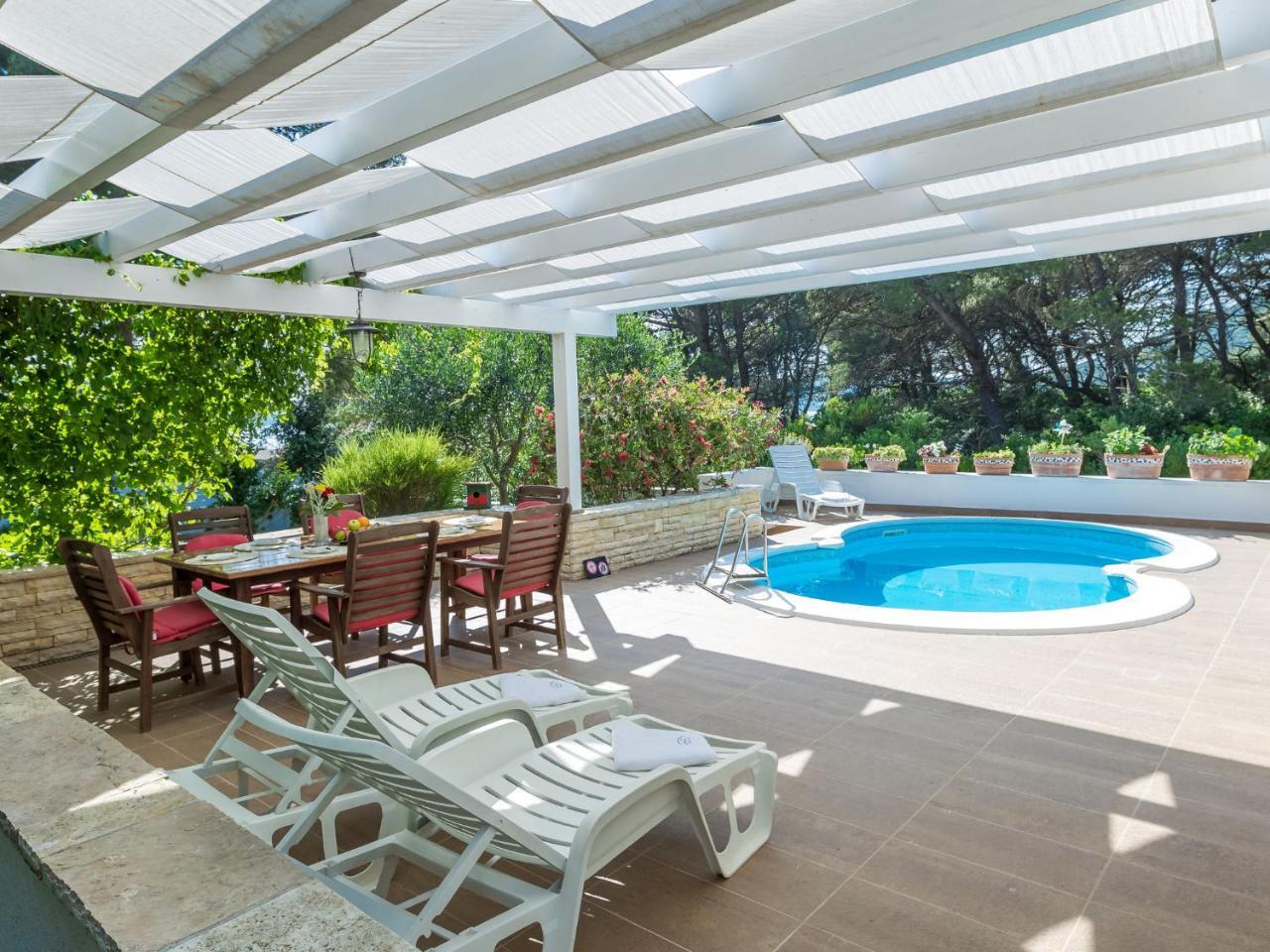 Spacious Holiday Home In Molat With Pool Brgulje Bagian luar foto