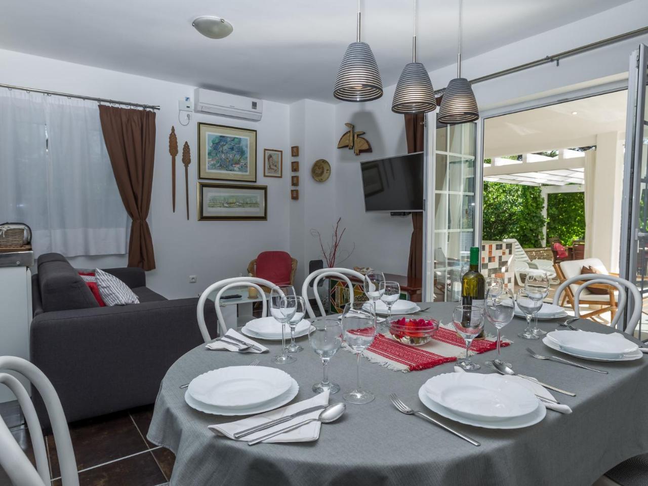 Spacious Holiday Home In Molat With Pool Brgulje Bagian luar foto