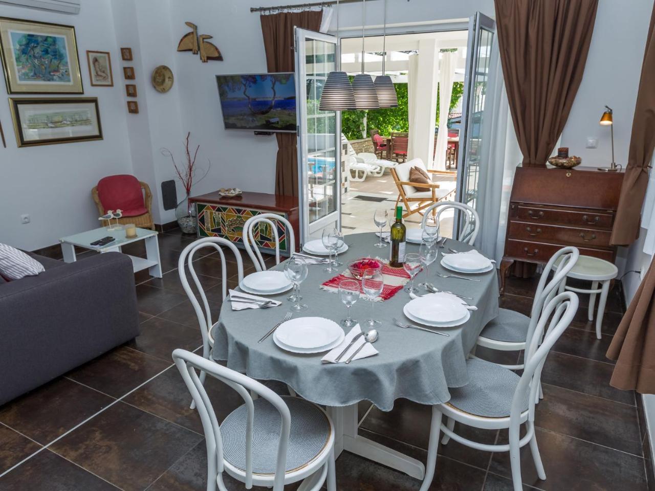 Spacious Holiday Home In Molat With Pool Brgulje Bagian luar foto