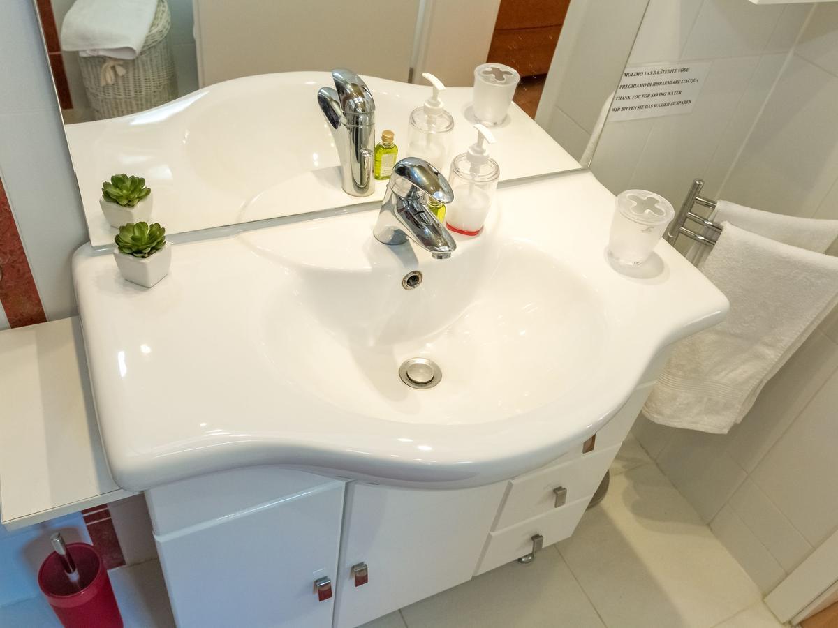 Spacious Holiday Home In Molat With Pool Brgulje Bagian luar foto