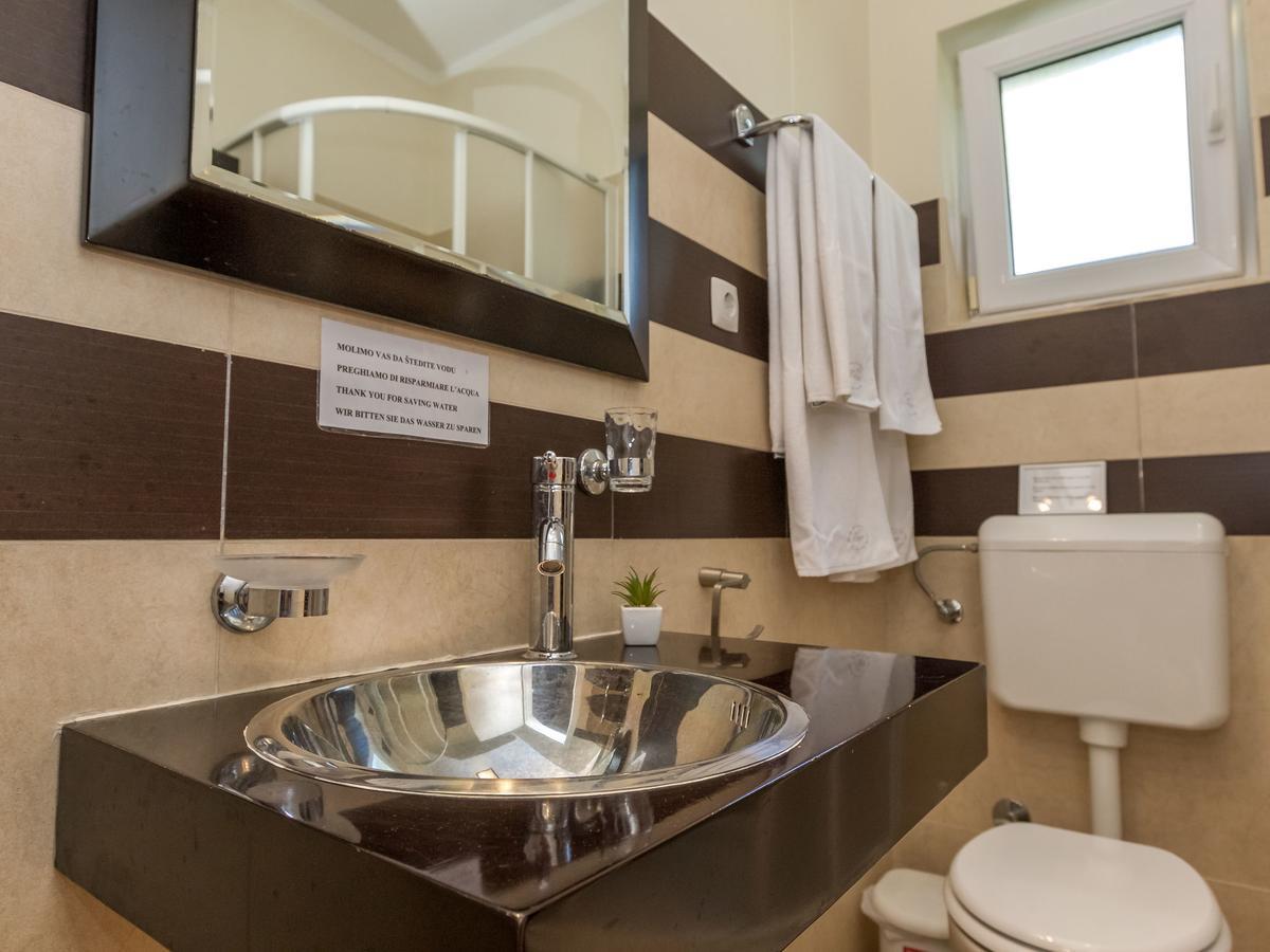 Spacious Holiday Home In Molat With Pool Brgulje Bagian luar foto