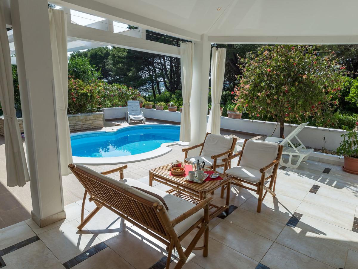 Spacious Holiday Home In Molat With Pool Brgulje Bagian luar foto
