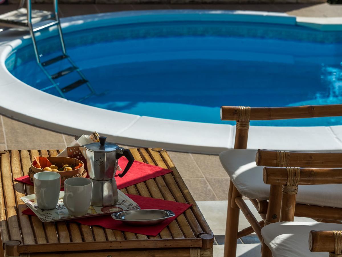 Spacious Holiday Home In Molat With Pool Brgulje Bagian luar foto